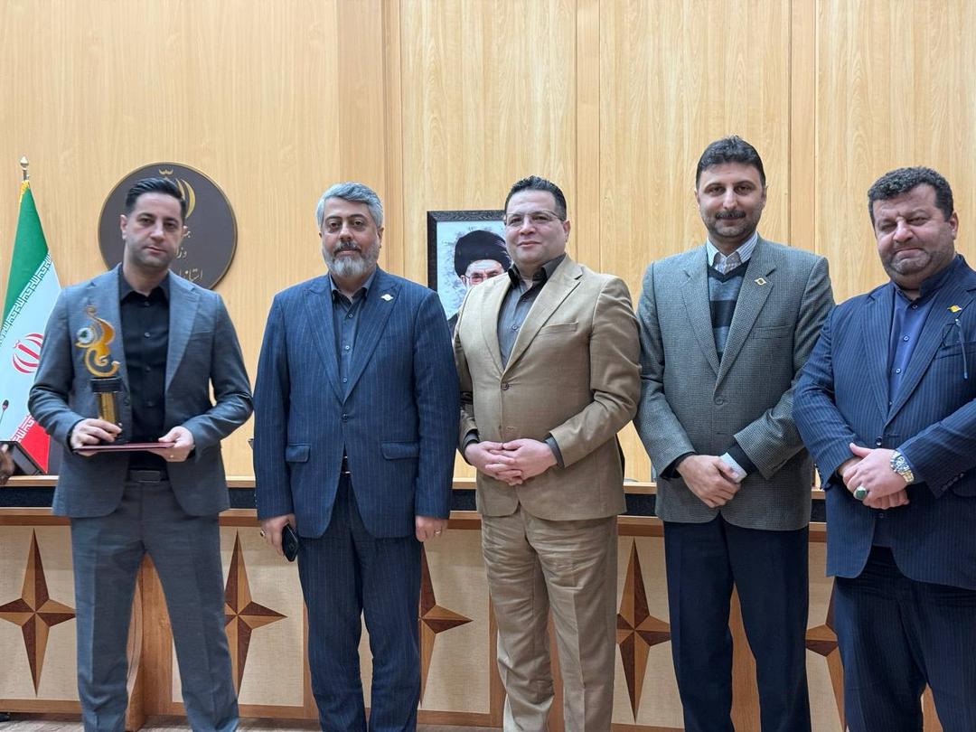 خبر تجلیل از مدیرعامل عصر نوین https://agegroup.ir/